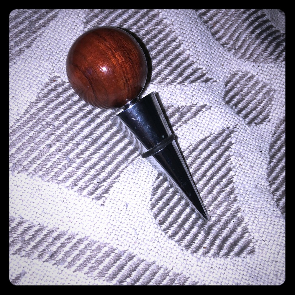 Wine bottle stopper